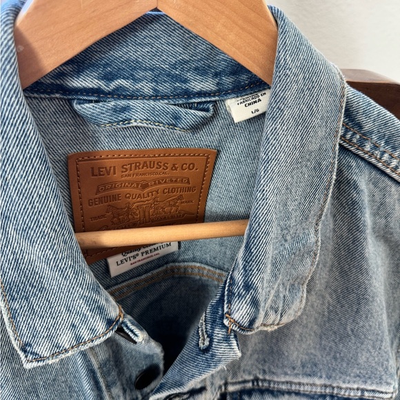 Levi's Men's Classic Denim Jacket - Picture 3 of 3